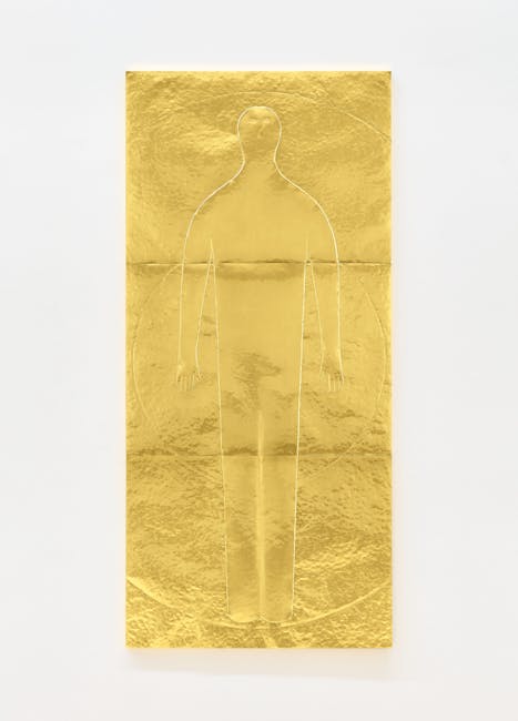 Rodrigo Hernández - Standing inside a circle