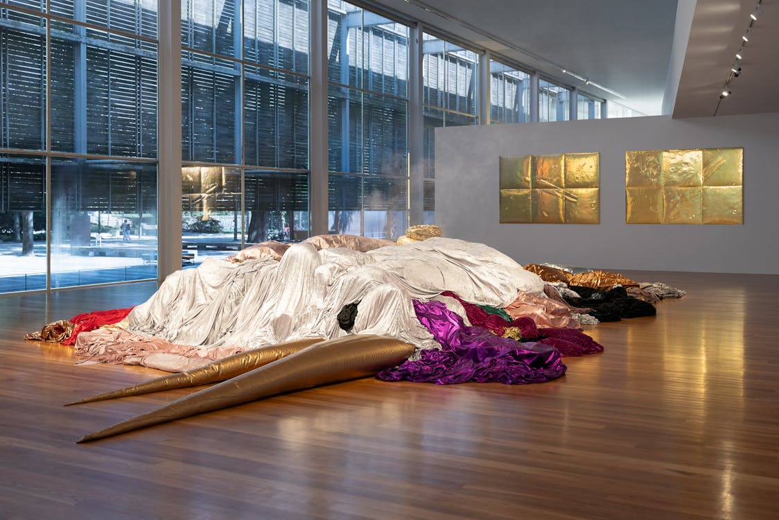 Forms of the Surrounding Futures