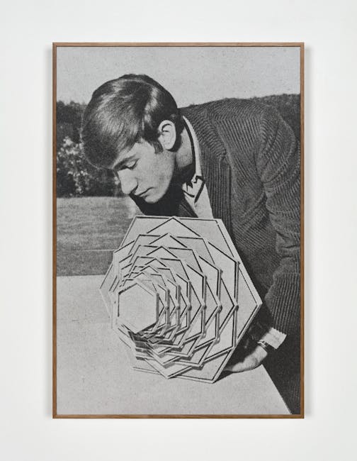 Alessandra Spranzi - Ragazzo con prototipo (L’insieme è nero) Alessandra Spranzi - Ragazzo con prototipo (L’insieme è nero)
