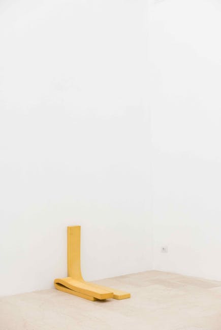 Bettina Buck - Two girls looking