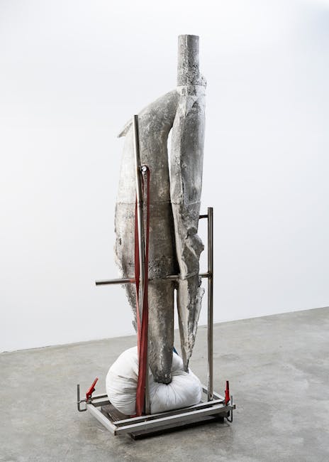 June Crespo - The dancing column (III)