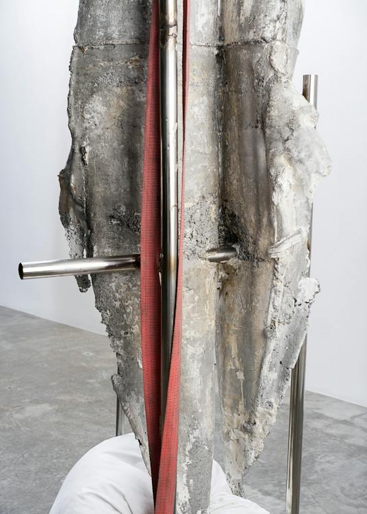 June Crespo - The dancing column (III)