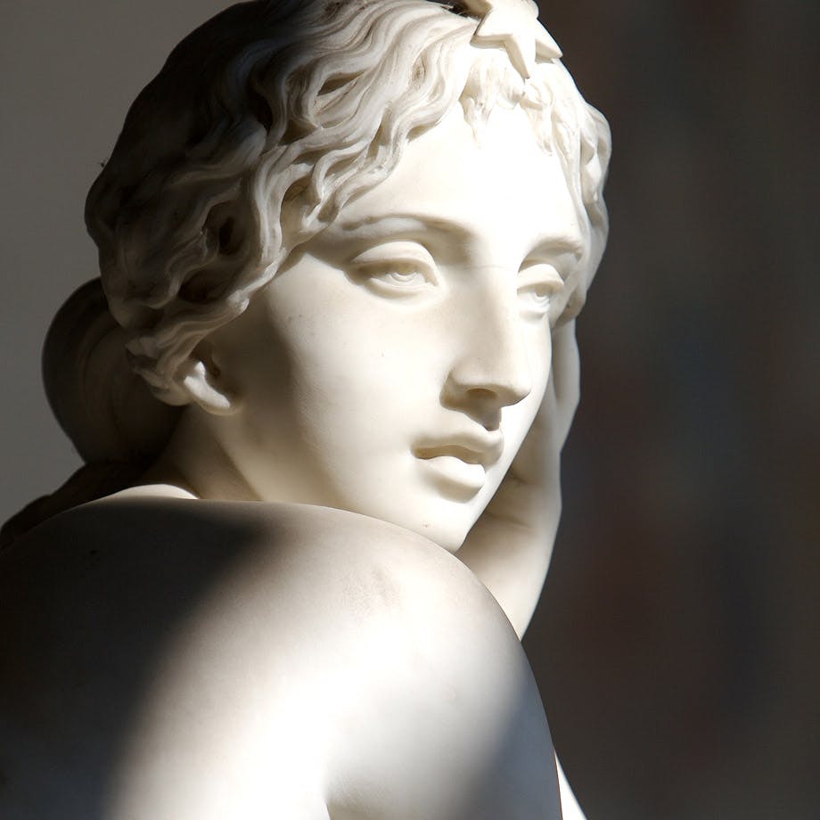statue