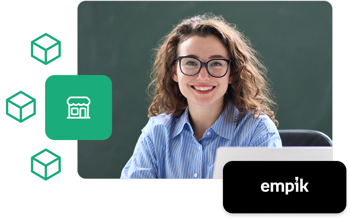 Integracja IdoSell - Empik Uśmiechnięta kobieta, która korzysta z integracji IdoSell z Empikiem