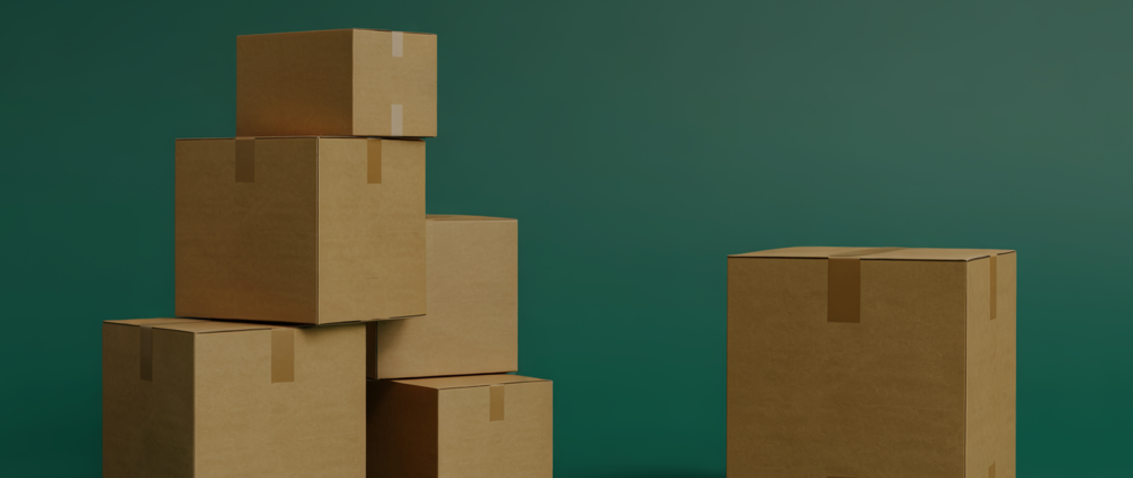 Kartony przygotowane do wysyłki, symbolizujące automatyczną realizację zamówień w modelu sprzedaży subskrypcyjnej