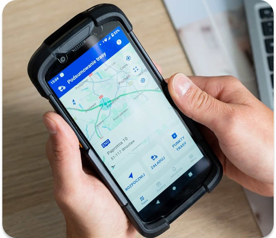 Smartfon z aplikacją GLS i widokiem na live tracking trasy kuriera.