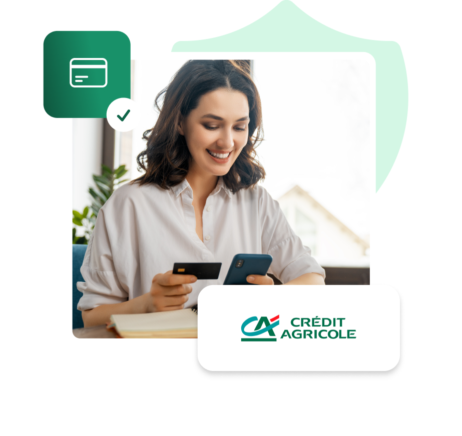 Integracja IdoSell z Credit Agricole - raty bankowe w sklepie internetowym Kobieta trzymająca kartę płatniczą i smartfon, logo Crédit Agricole, ikona zatwierdzonej płatności kartą