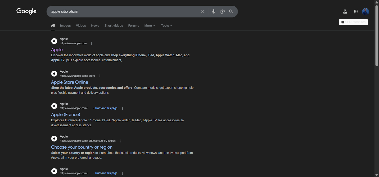 [Screenshot: Google SERP showing Apple&rsquo;s Spanish result for the same query]