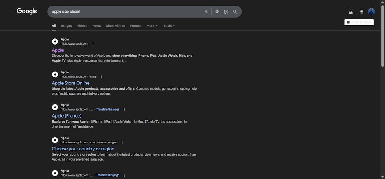 [Screenshot: Google SERP showing Apple&rsquo;s Spanish result for the same query]