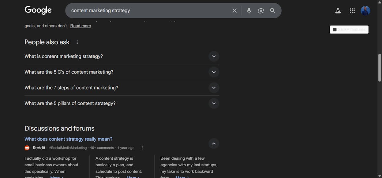 [Screenshot: Google&rsquo;s &ldquo;People Also Ask&rdquo; box showing 4-5 related questions expanding below the search results]