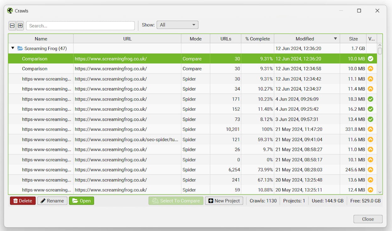 [Screenshot: Screaming Frog interface with URL entered and crawl starting]