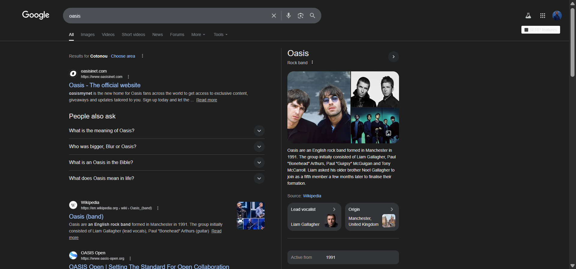 [Screenshot of Google SERP for &ldquo;oasis&rdquo; before and after the reunion announcement showing the shift from fashion results to band results]
