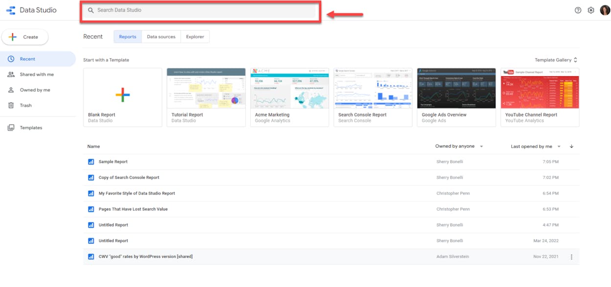 [Screenshot description: Looker Studio data source selection screen showing Google Search Console connector with Site Impression and Web options highlighted]