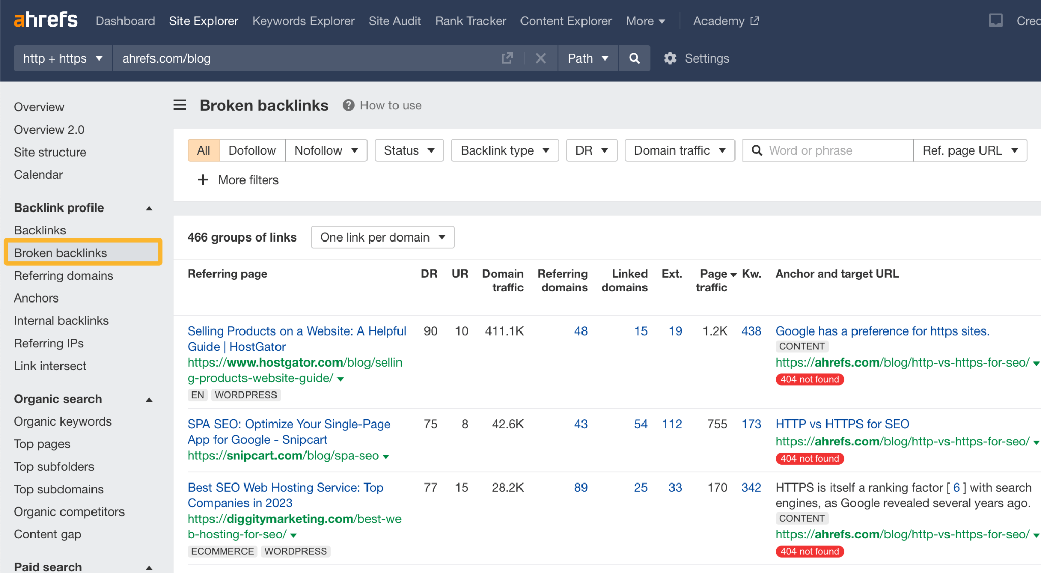 [Screenshot: Backlink analysis tool showing broken backlinks with referring domains, anchor text, and target URL]