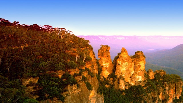 The 3 Sisters rock formations tower over the Jamison Valley in the Blue Mountains