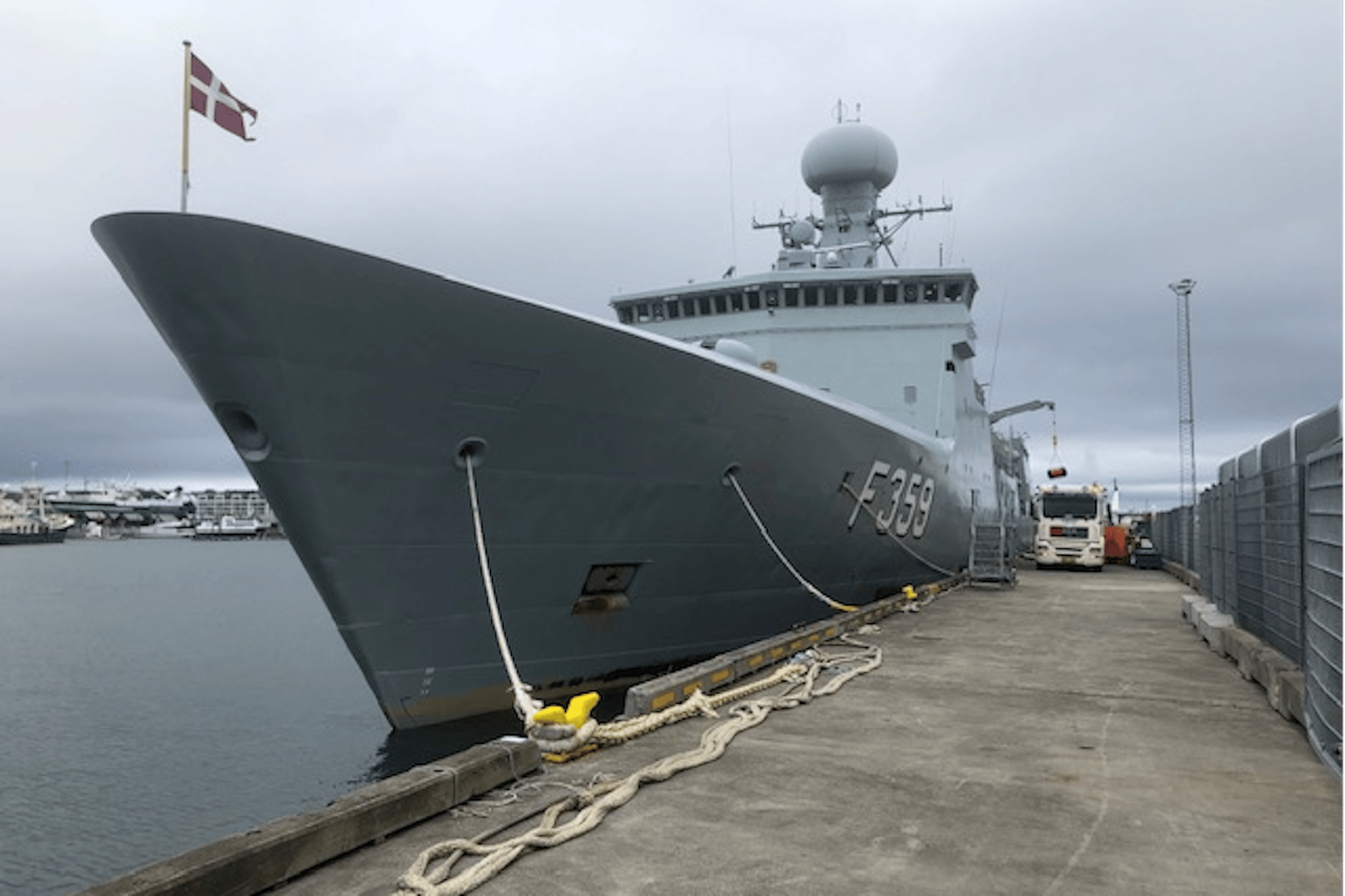 Fyrsta landtenging herskips í Reykjavíkurhöfn