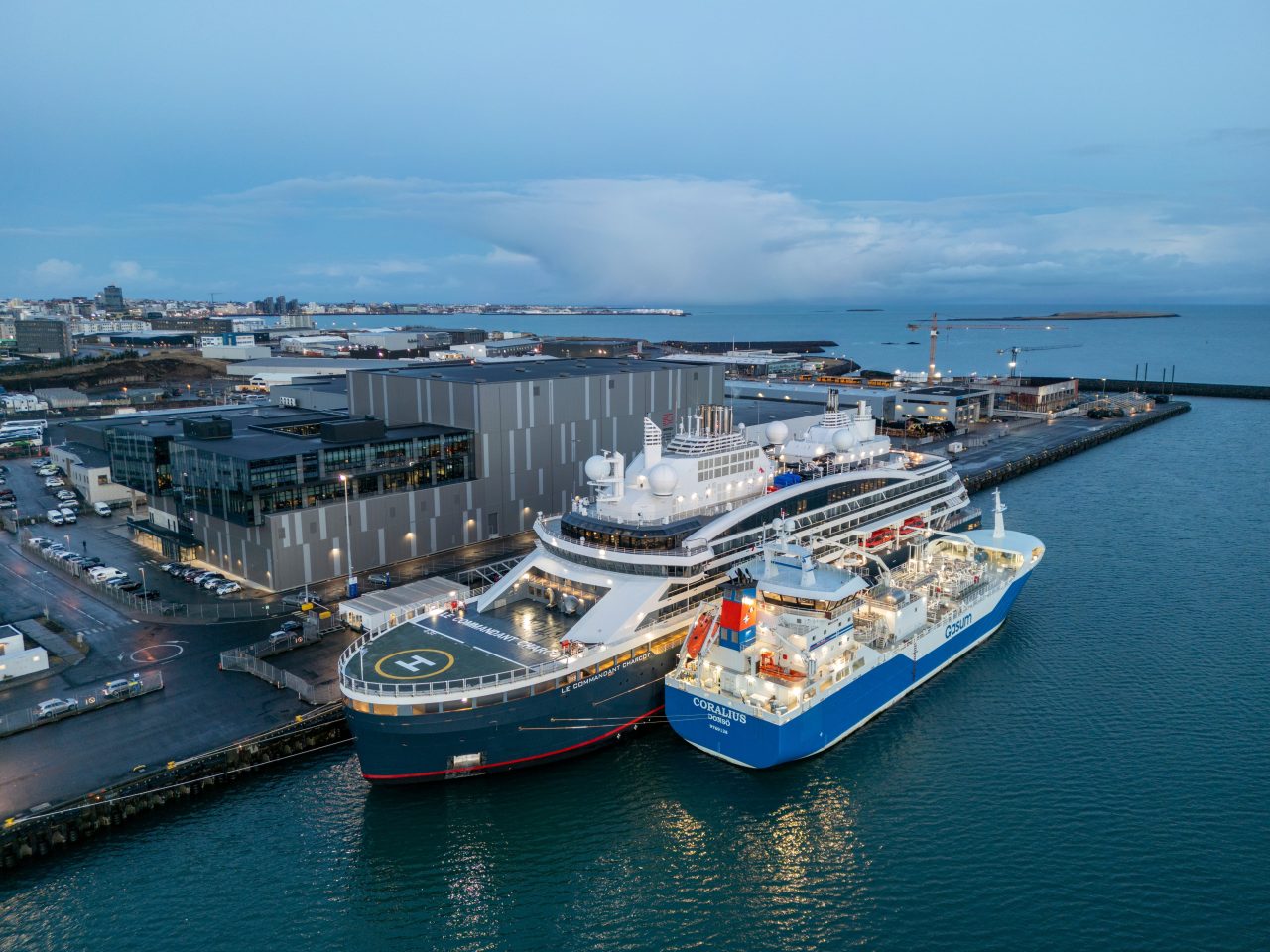 Vertíð skemmtiferðaskipa hafin