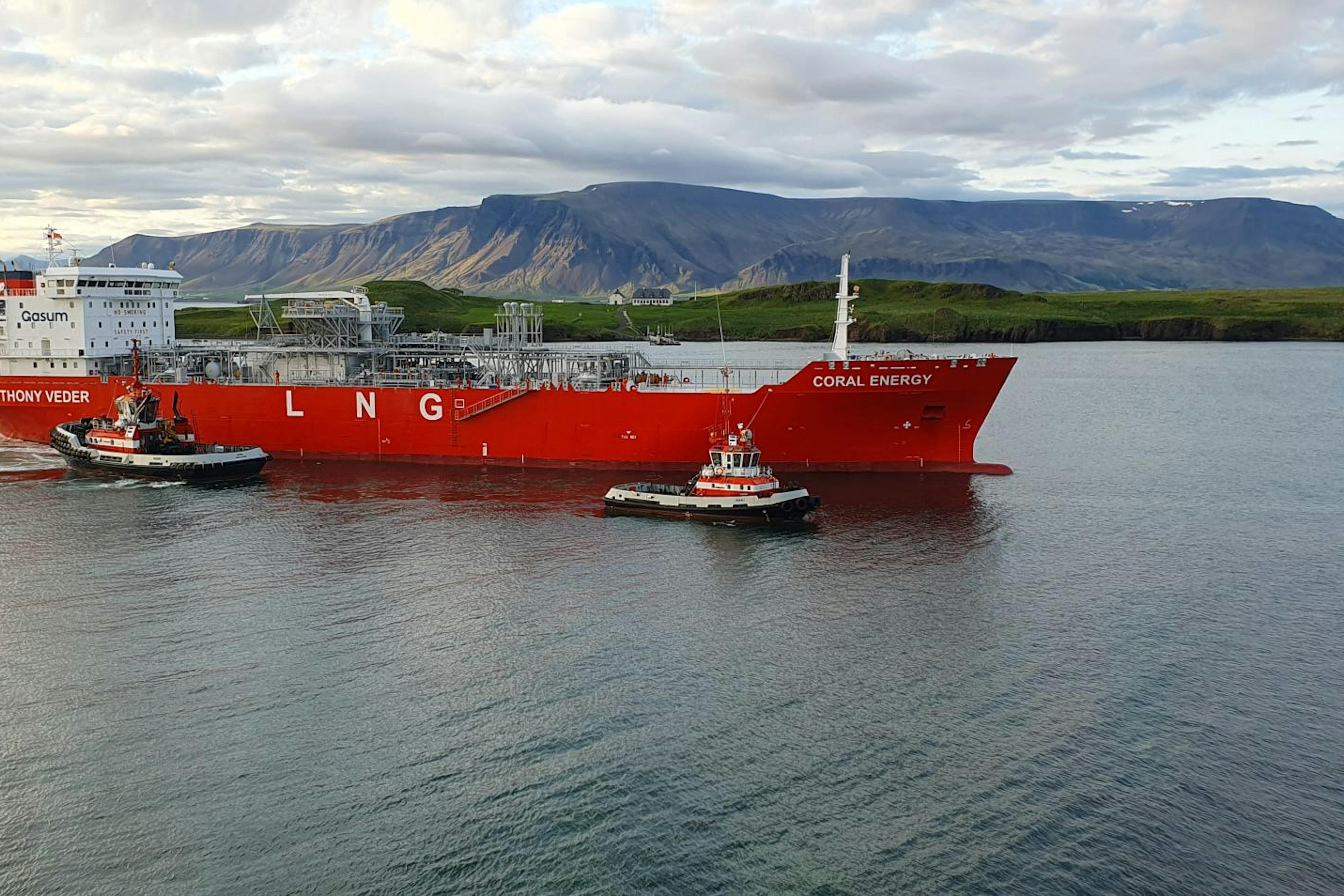 Fyrsta LNG áfylling í Reykjavík