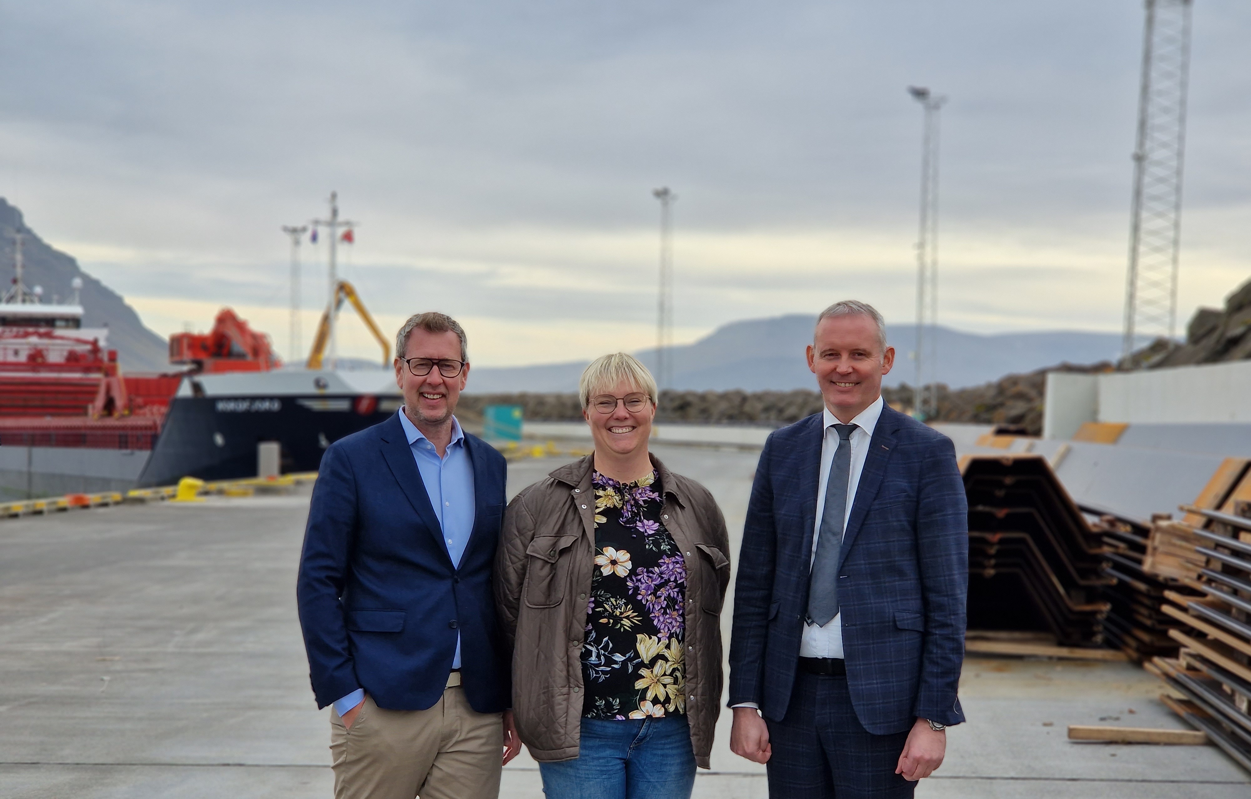 Faxaflóahafnir lengja Aðalhafnargarðinn á Akranesi