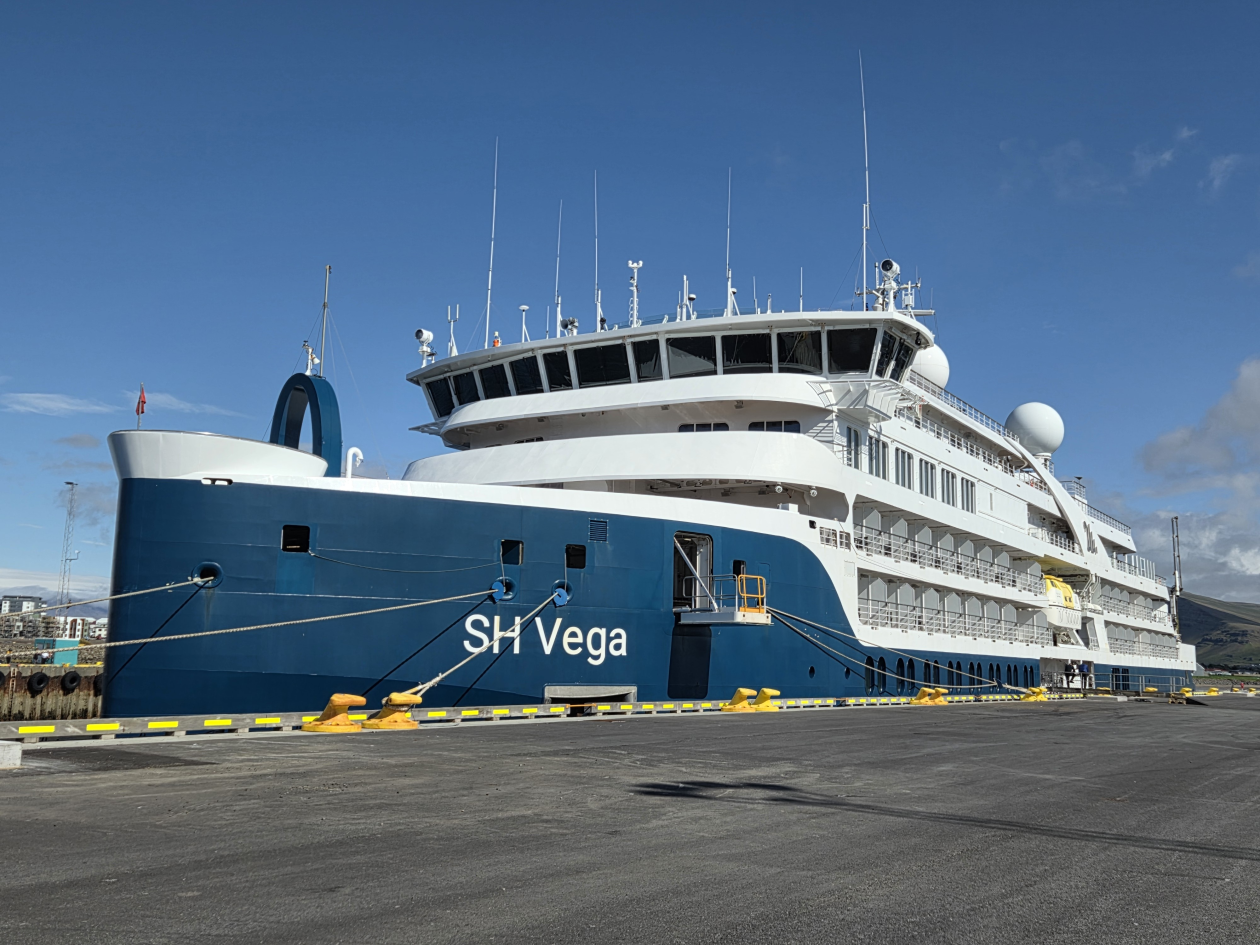 SH Vega í Akraneshöfn
