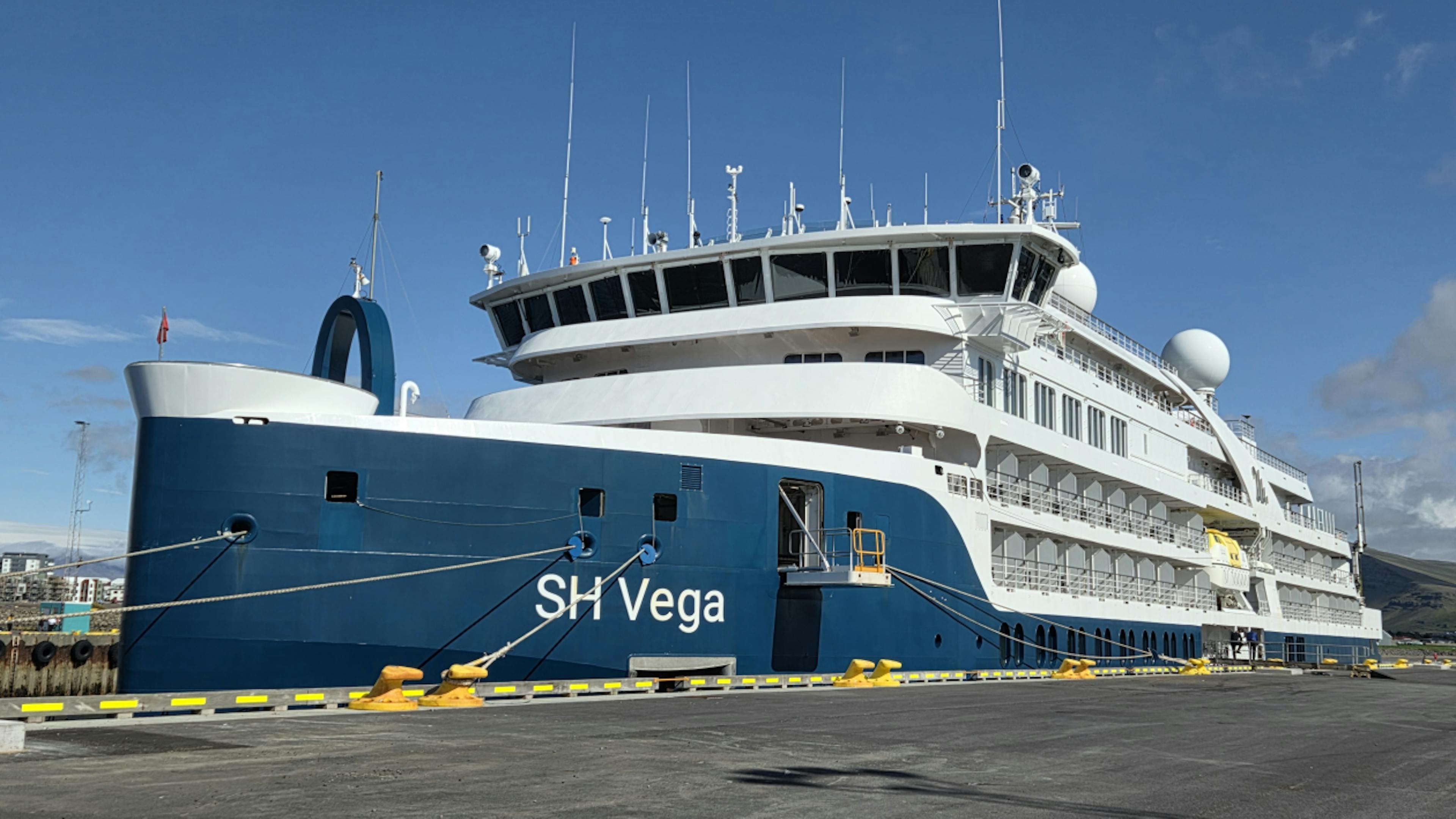 SH Vega í Akraneshöfn
