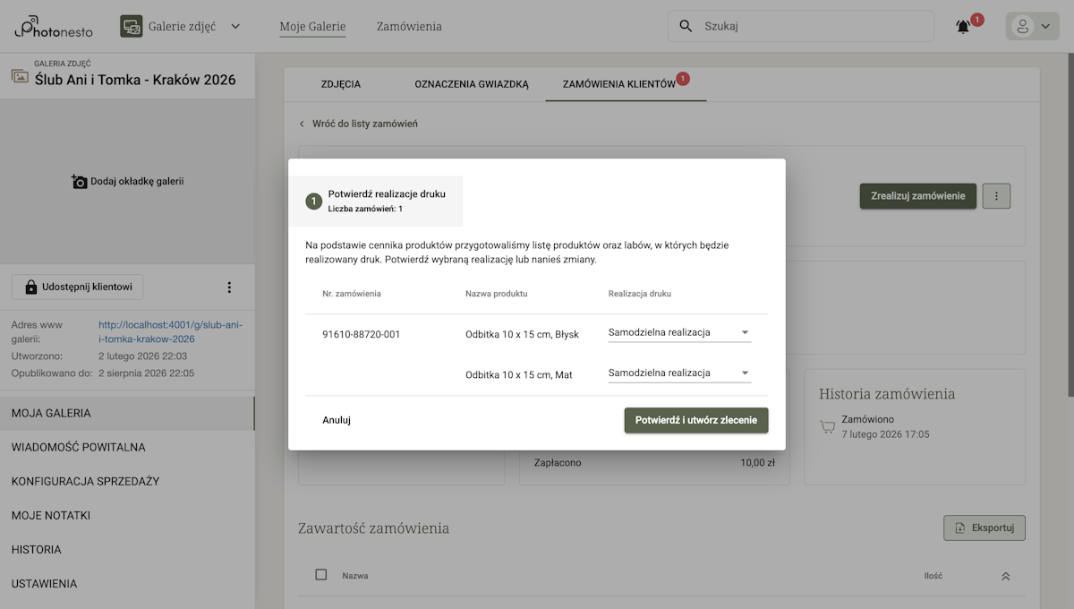 Dialog potwierdzenia realizacji druku z tabelą produktów i dropdownami wyboru realizacji