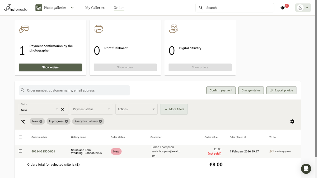 Orders list in the photographer panel with status tiles and orders table