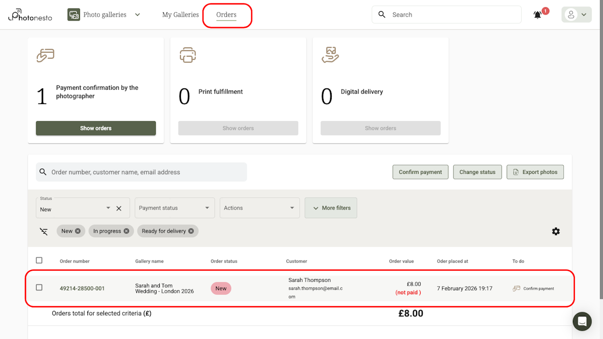 Orders list in the photographer panel with status tiles and orders table