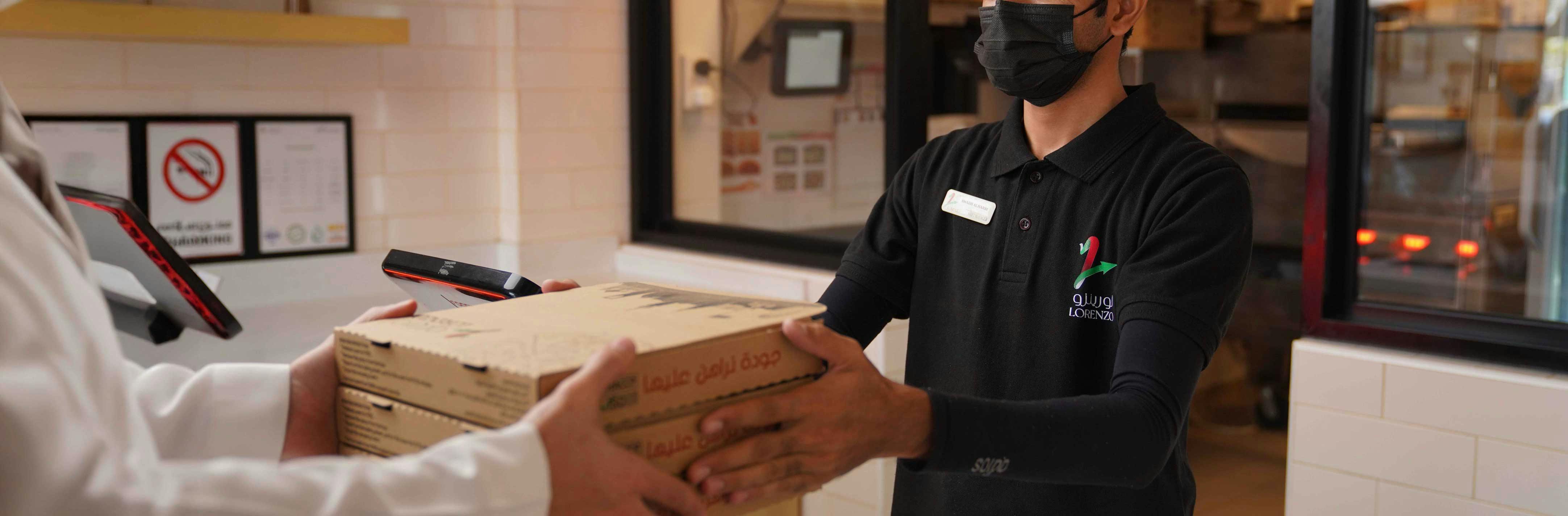 Lorenzo-Pizza-Deliverect-Customer-Staff