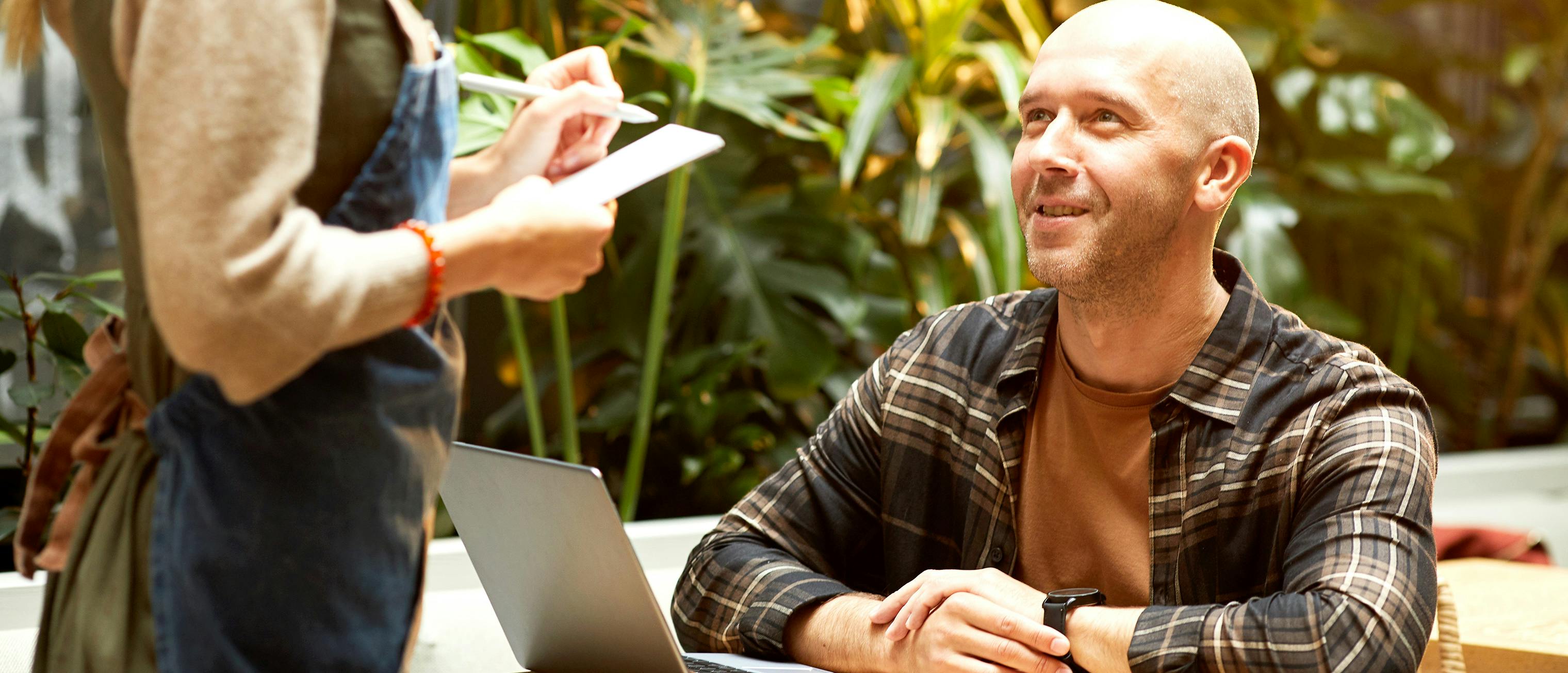 Impact-of-tech-restaurant-management-deliverect-order