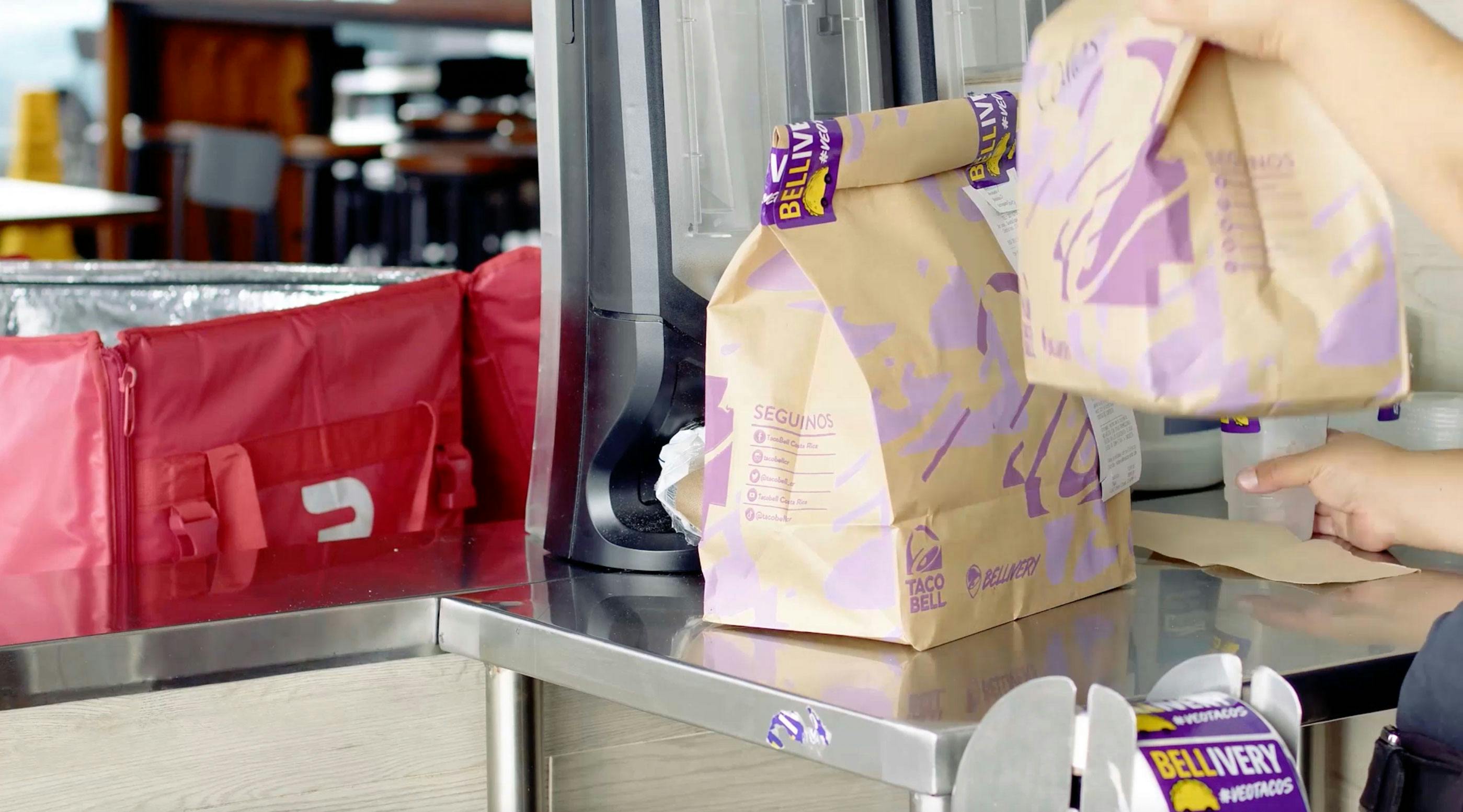 Taco Bell Food bags for delivery, Deliverect 2022