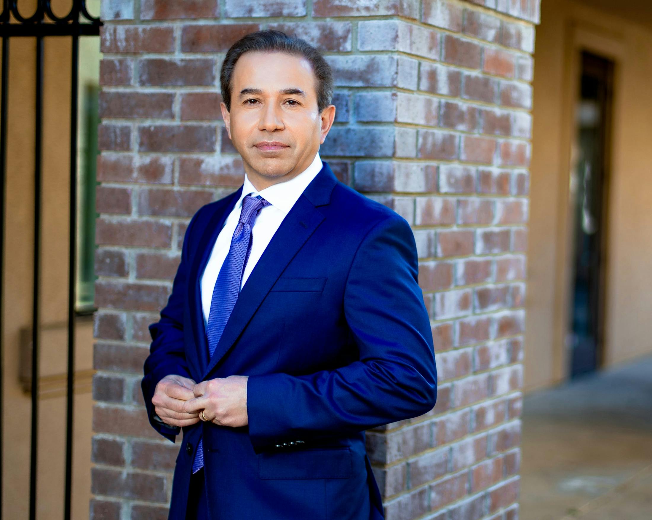 Dr. Reza Bolourian