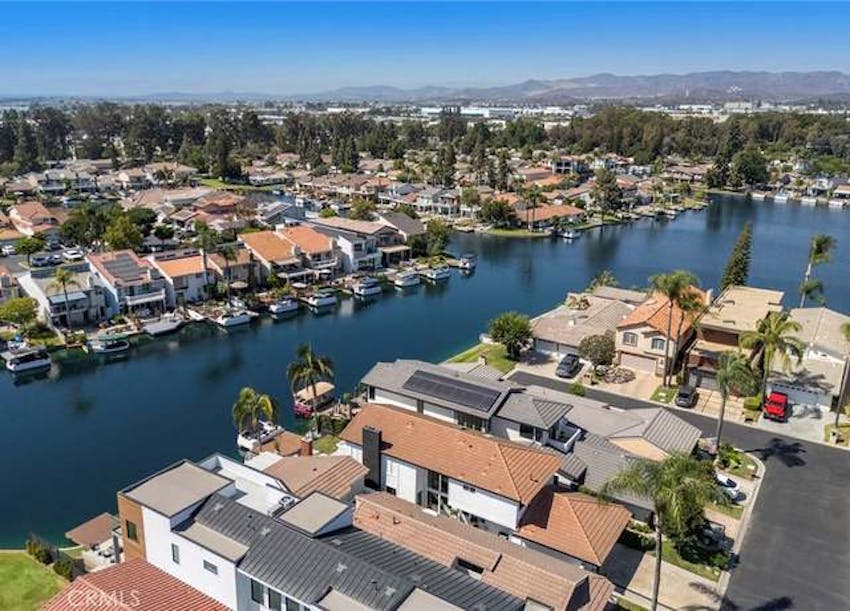 Scenic view of Lake Forest homes on the water