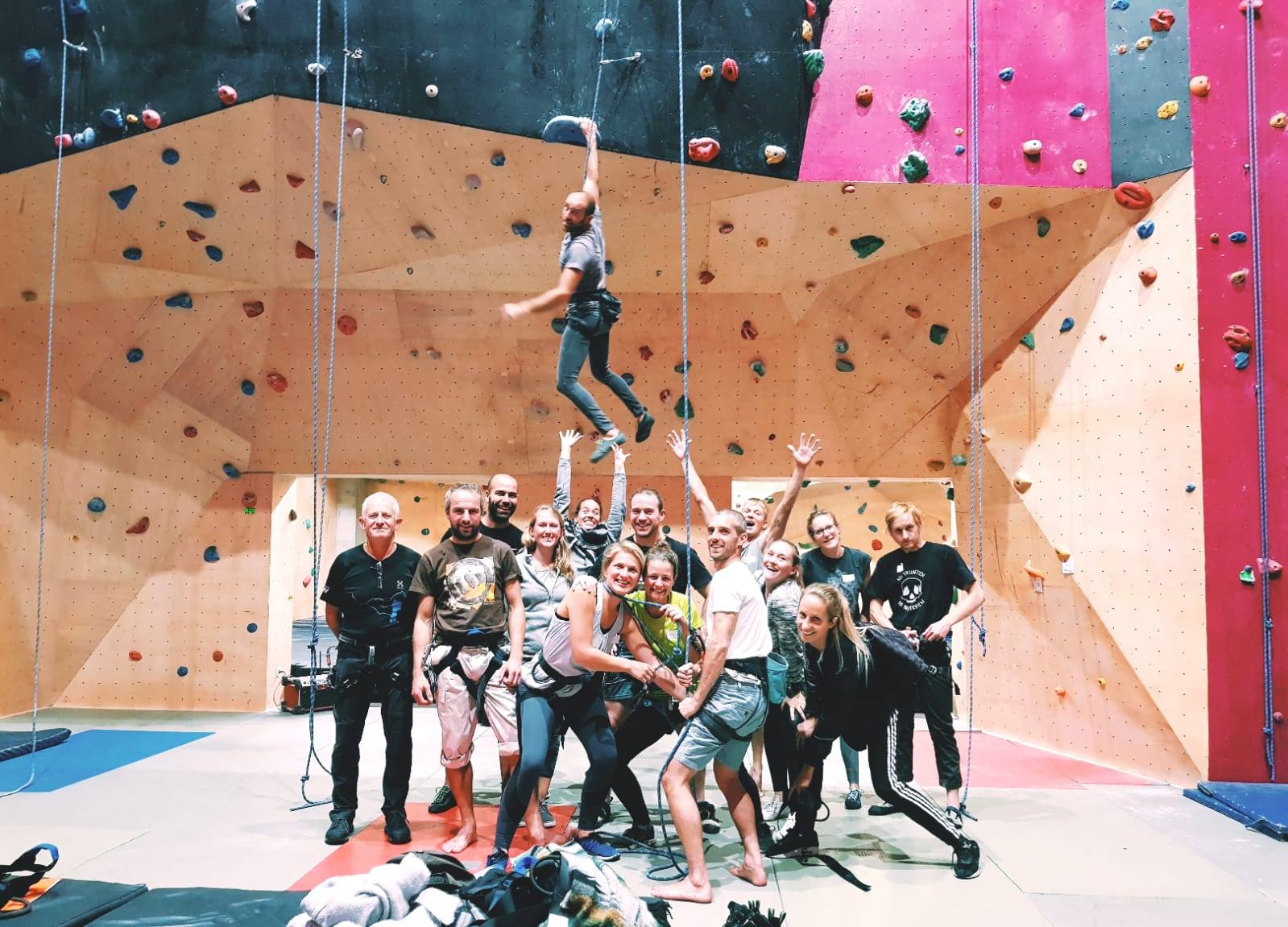 Climbing Team De Dam groepsfoto klimmers in de klimzaal