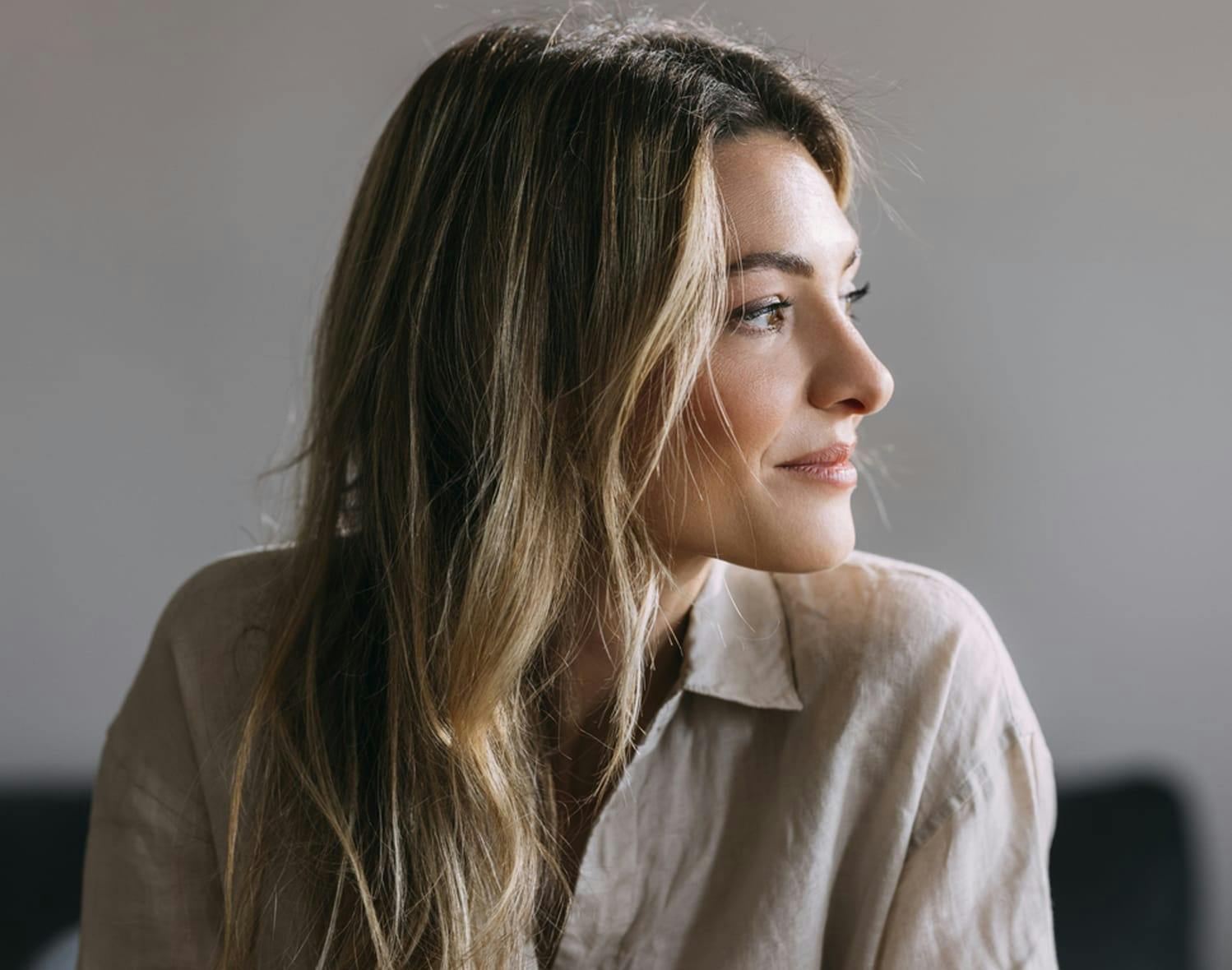 woman looking ot the right