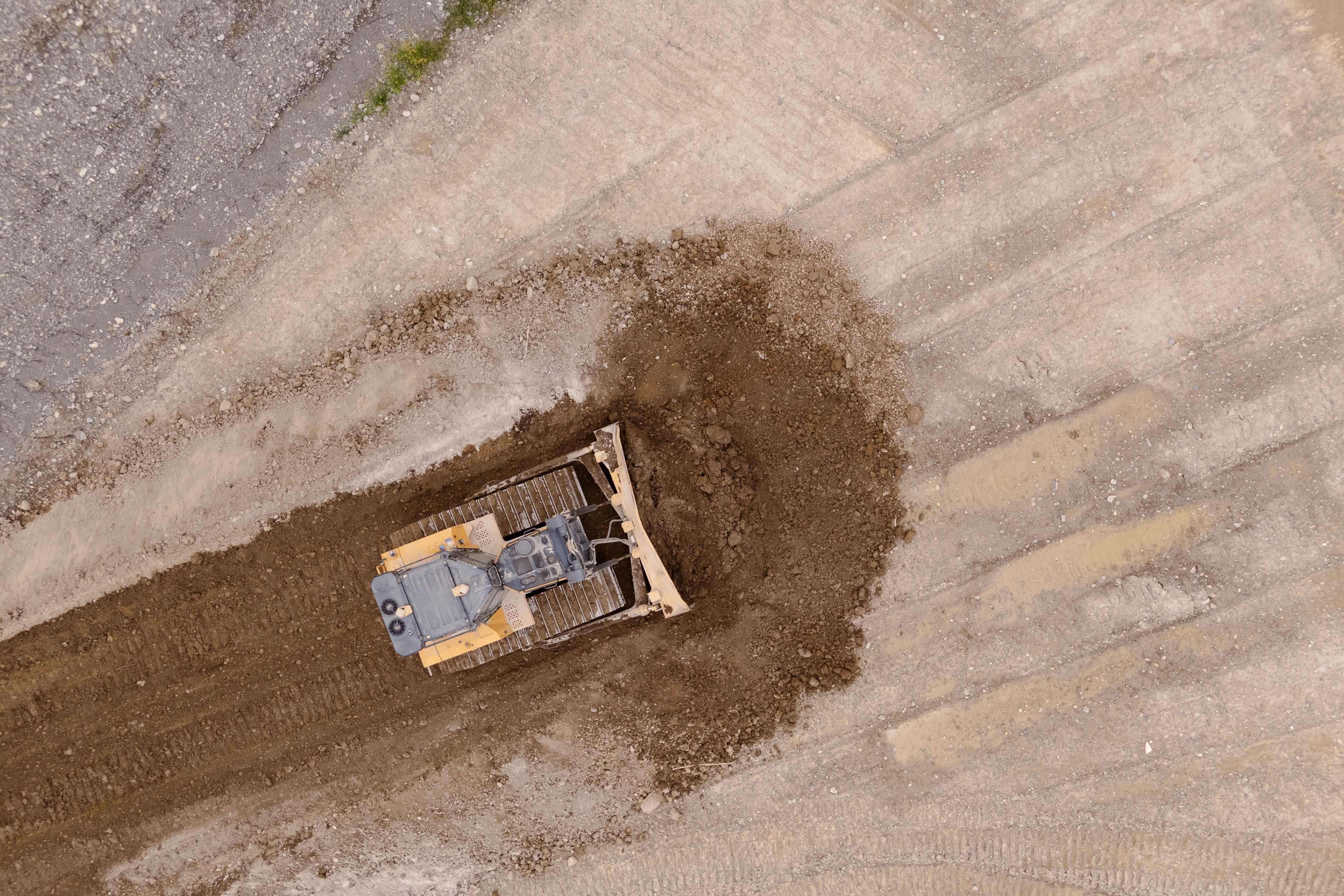 Wir entwickeln und produzieren nachhaltige, zirkuläre Baustoffe, die recycelbar sind und mehrfach im Kreislauf verbleiben. So prägen wir die Zukunft des Bauens.