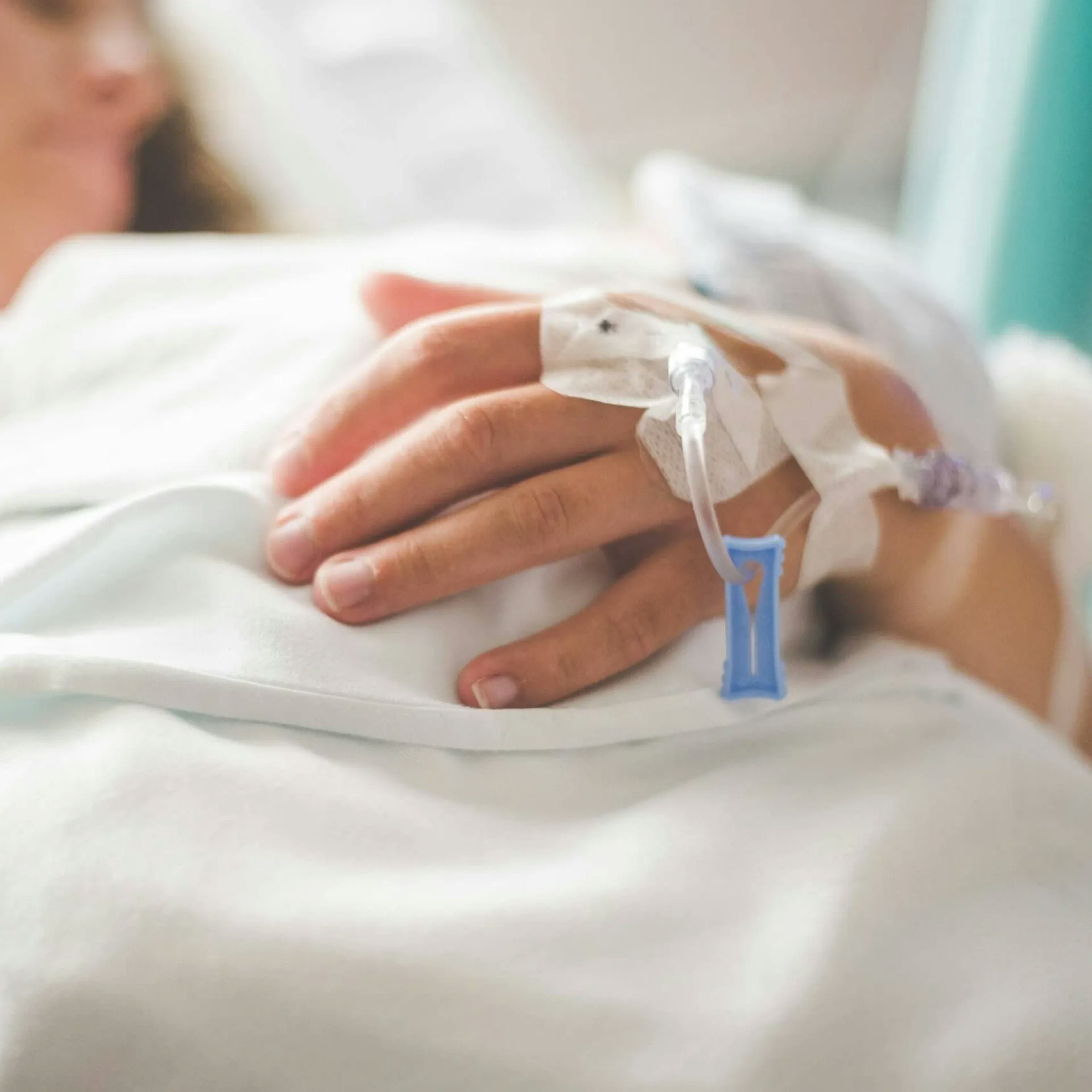 Persoon in ziekenhuisbed