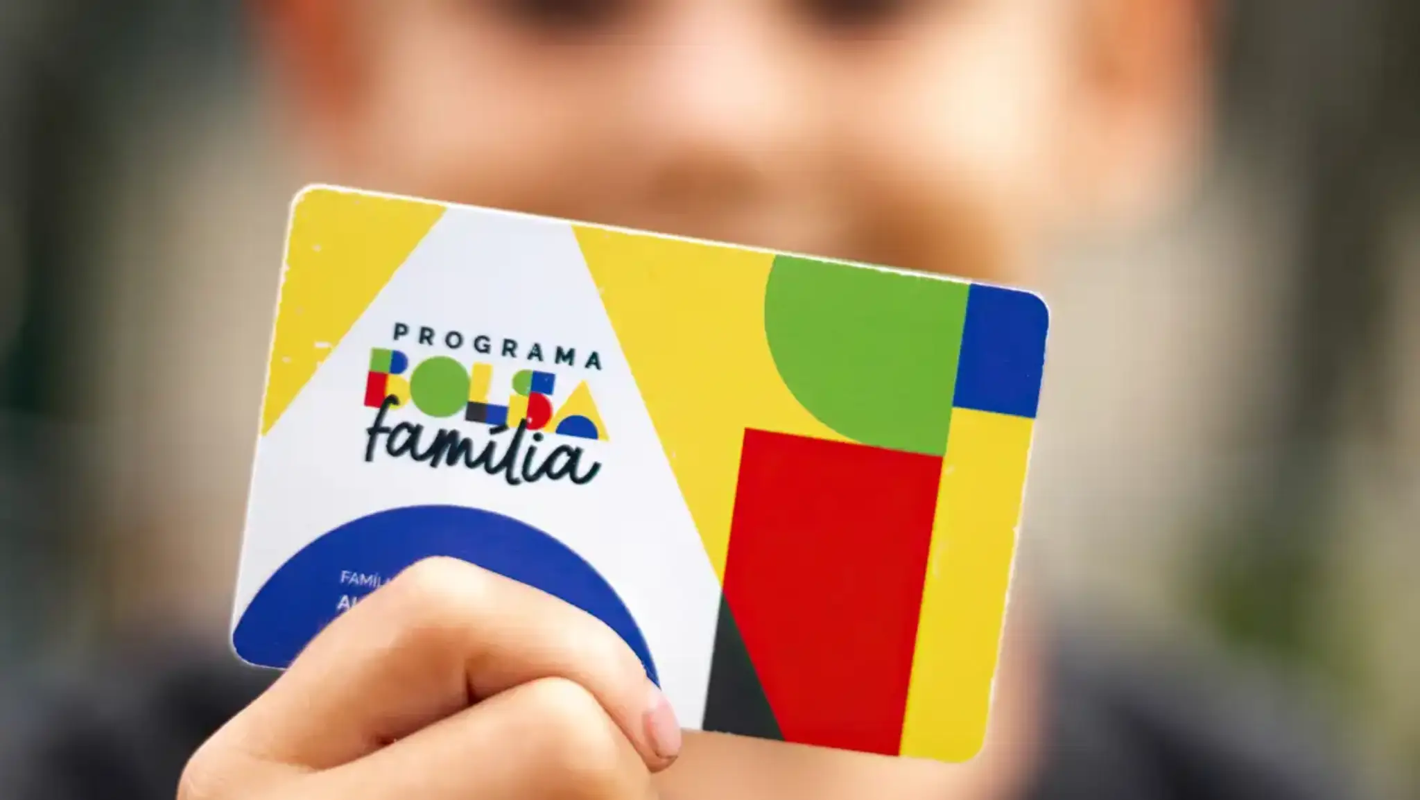 Quem trabalha de carteira assinada por receber o bolsa família? Descubra agora mesmo!