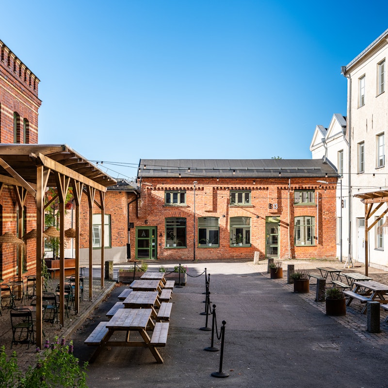 Gamlestadens Fabriker Gamlestadens Fabriker innergård med uteserveringar