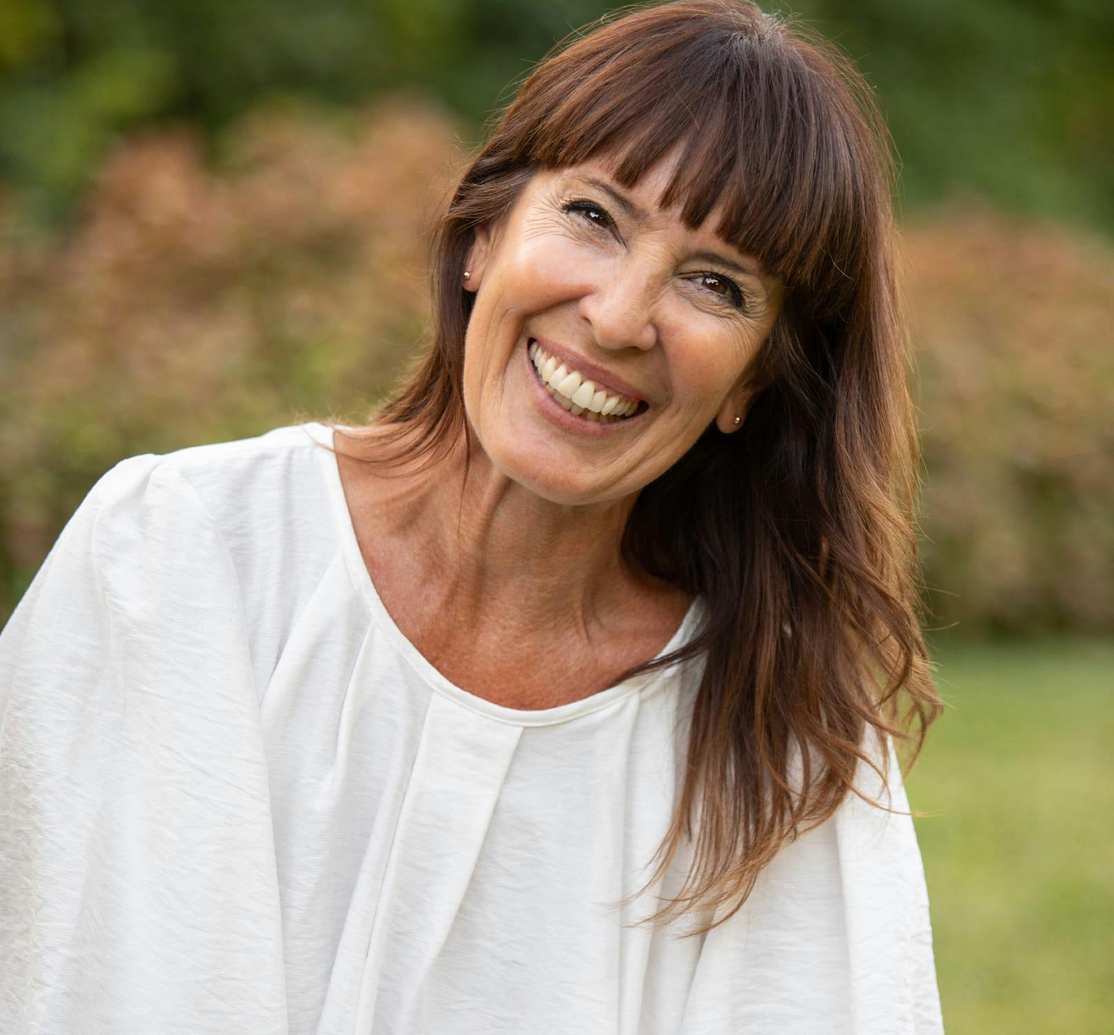 woman with shoulder length brown hair