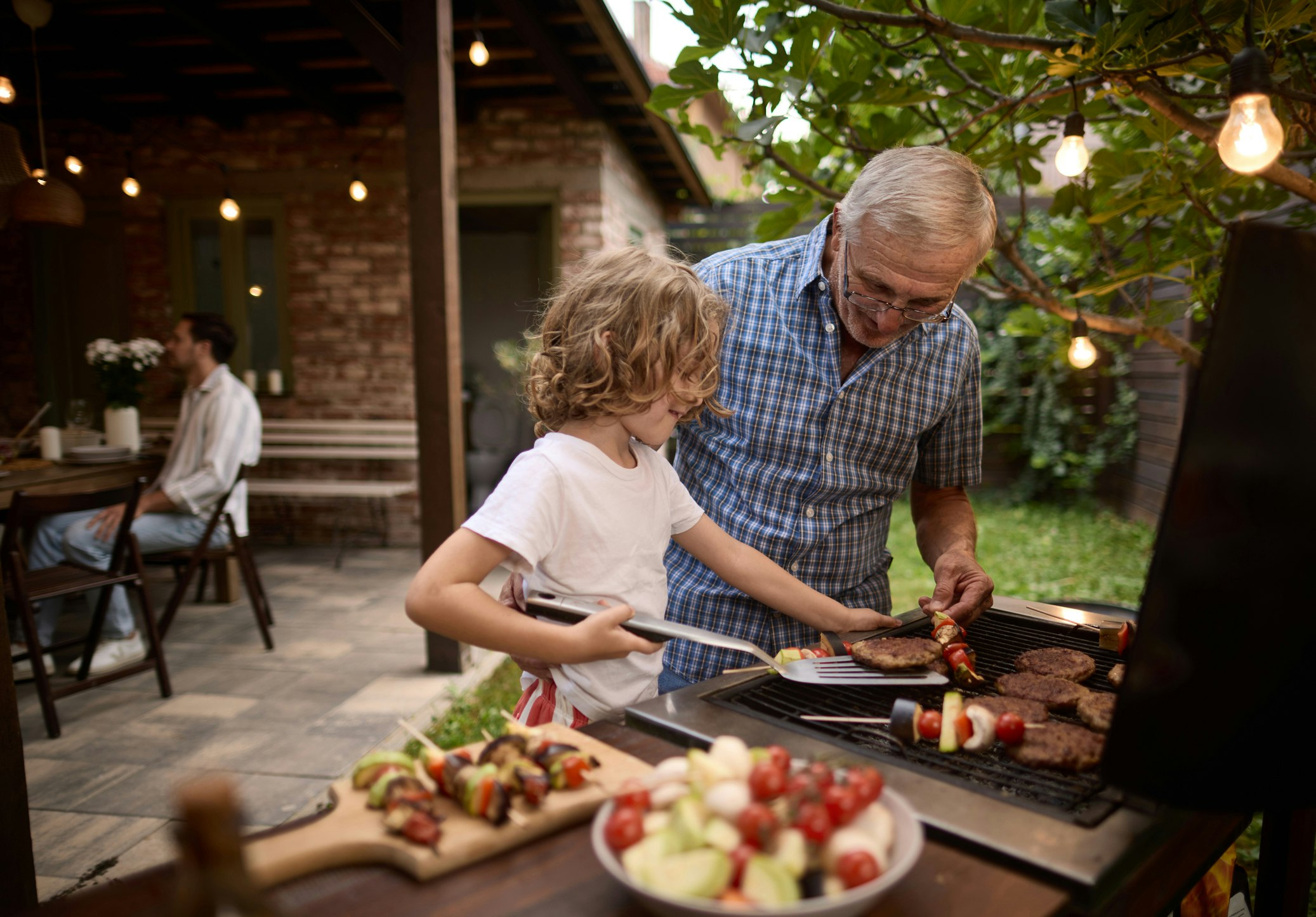 Multi generations grilling together