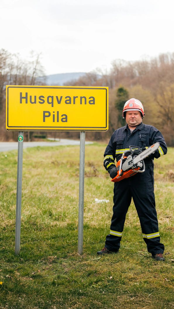 Husqvarna Pila village