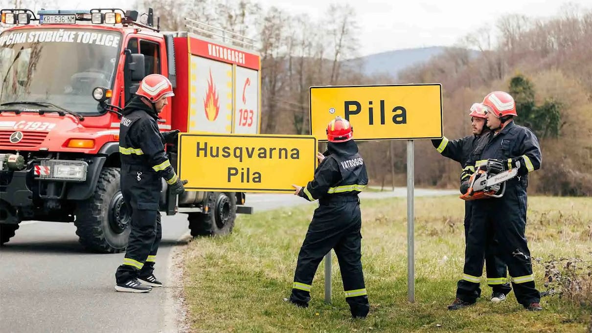 Husqvarna Pila village