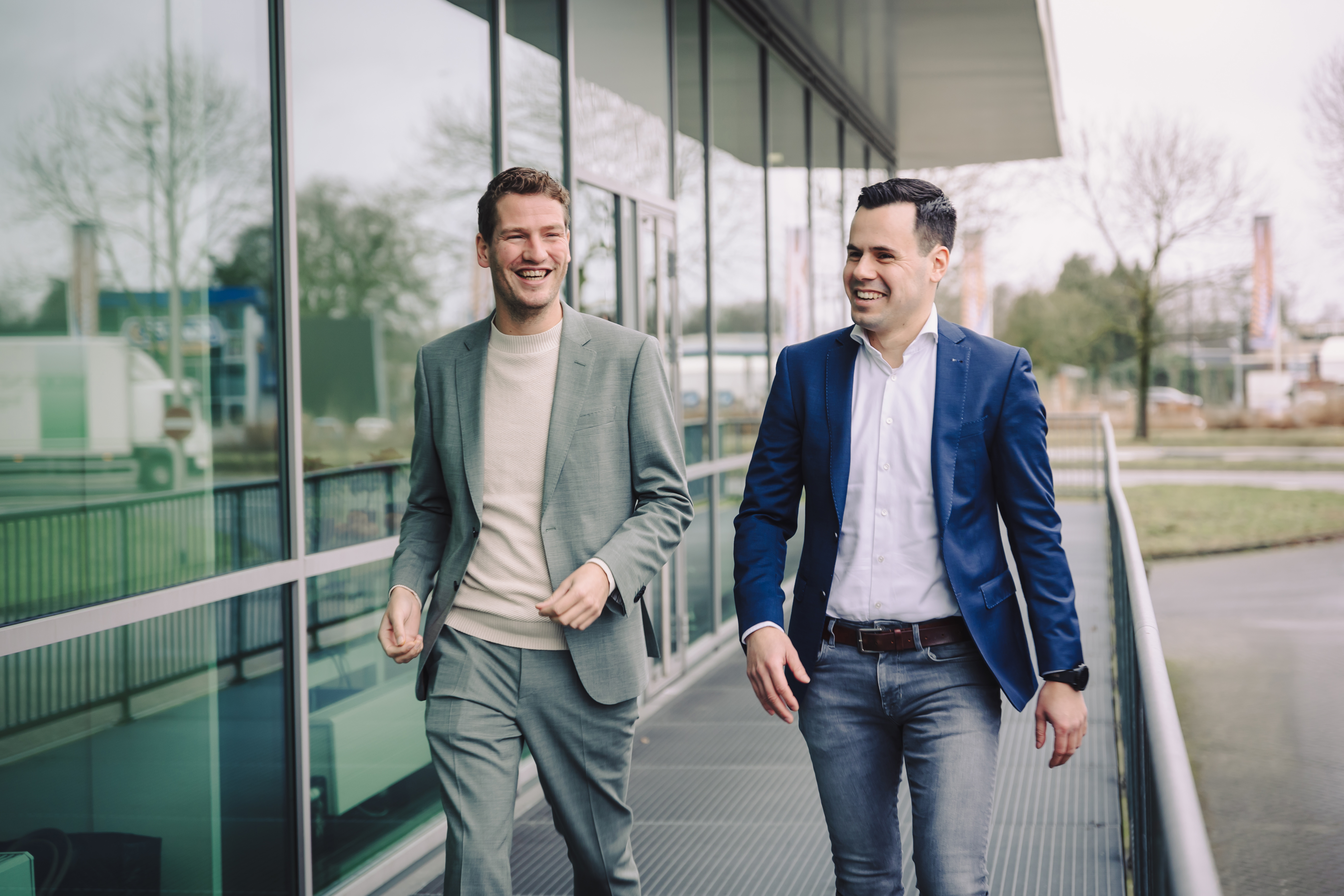 Medewerkers van Brouwers in gesprek buiten