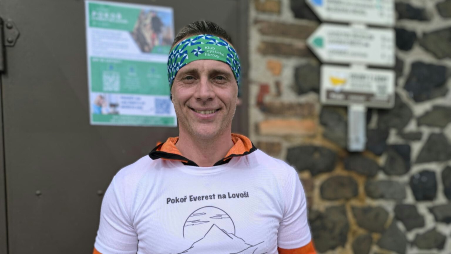 He climbed Lovoš 25 times in a row. Hundreds of people joined in and together they raised over CZK 100,000 to help people with cystic fibrosis