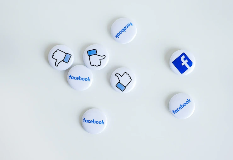 Propojte se s vašimi dárci na sociálních sítích