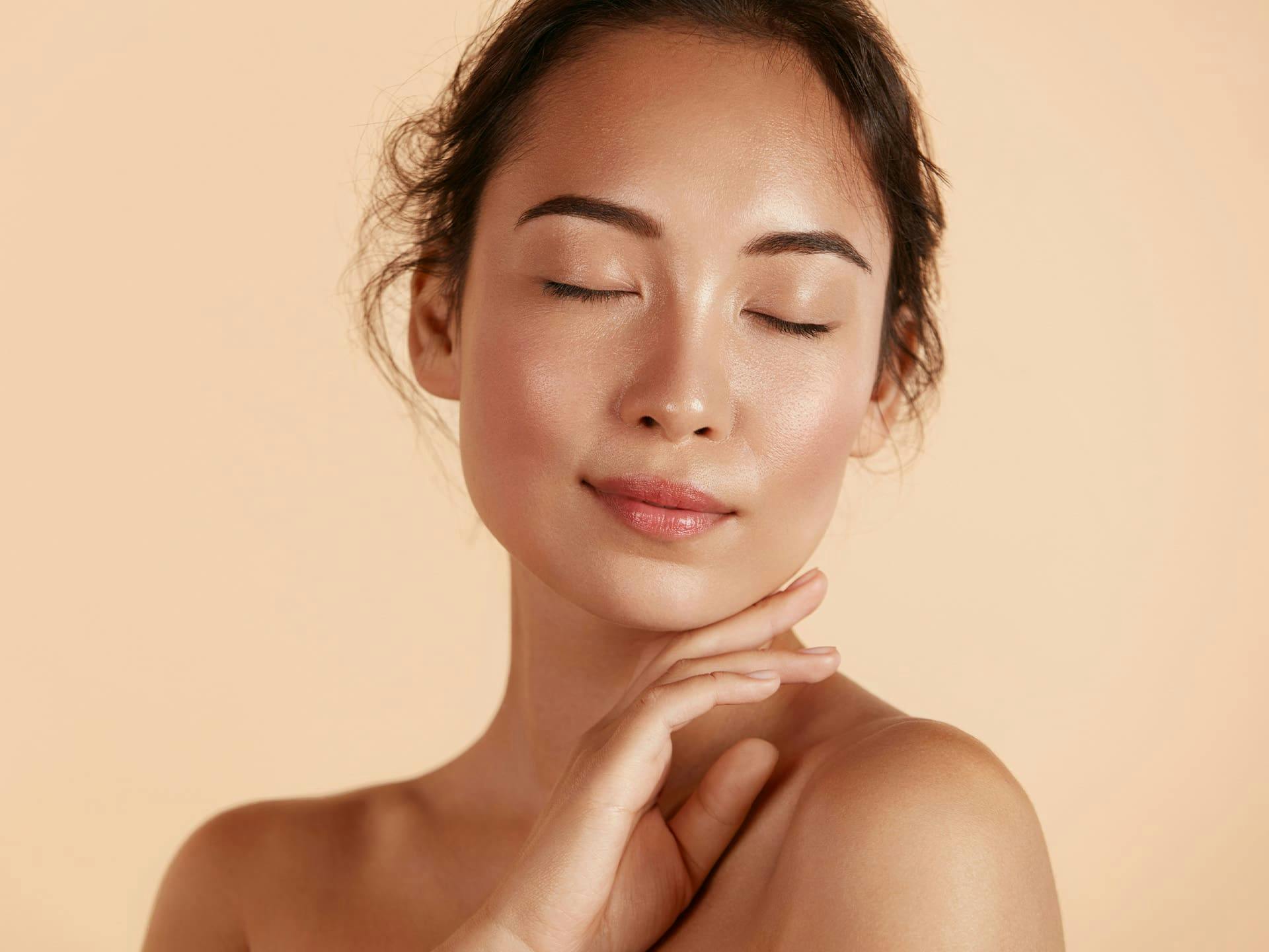 woman closing her eyes with her hand under her chin