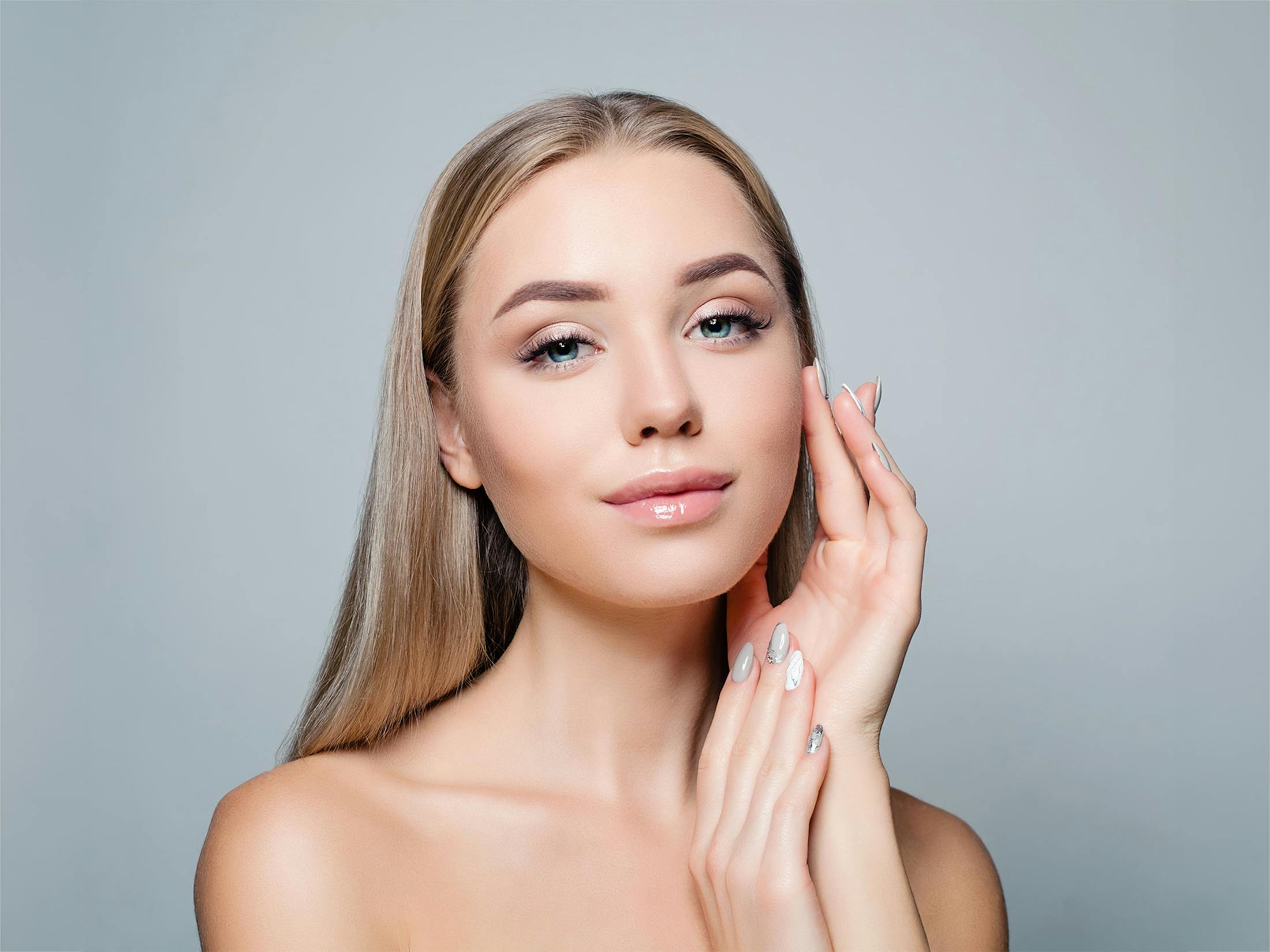 woman with straight blonde hair