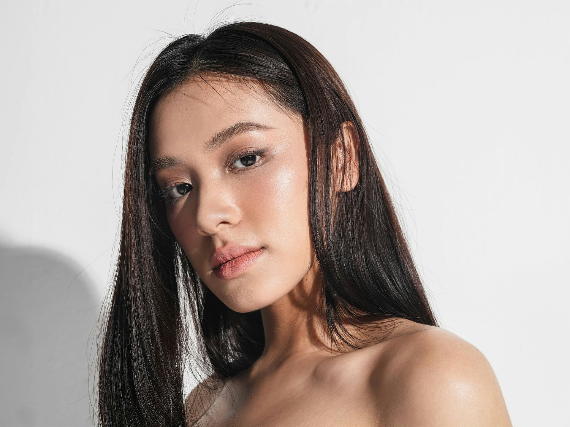 woman with straight long hair