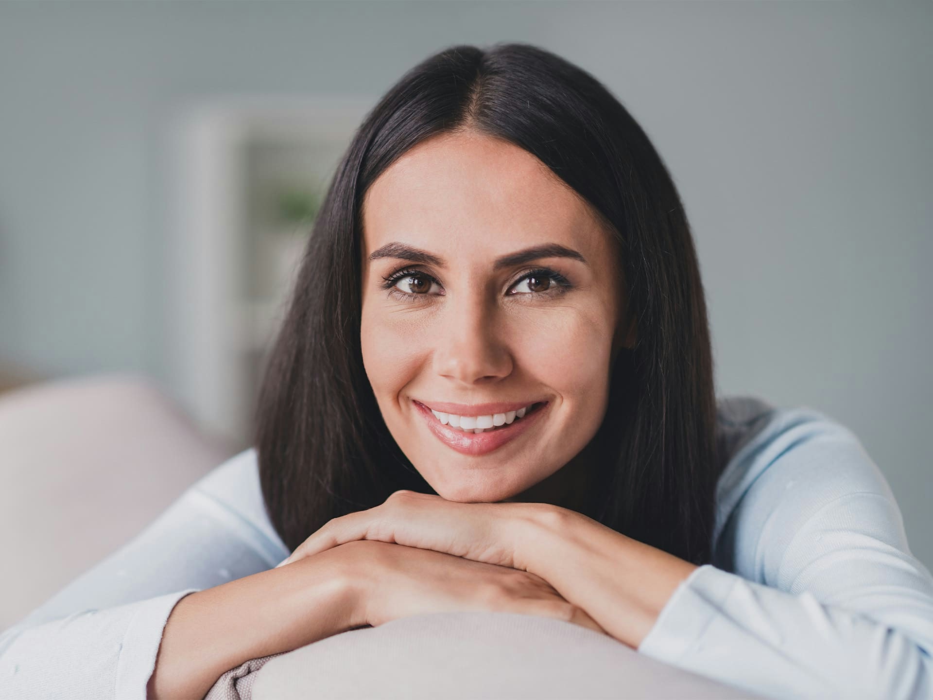 woman resting her chin on her hands